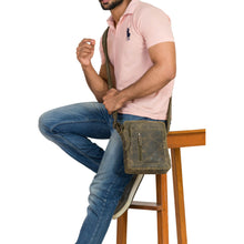 Lade das Bild in den Galerie-Viewer, KYLE