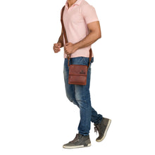 Lade das Bild in den Galerie-Viewer, LYNN