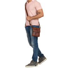 Lade das Bild in den Galerie-Viewer, LYNN