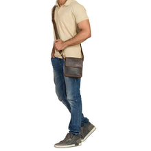 Lade das Bild in den Galerie-Viewer, LYNN