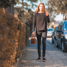 Lade das Bild in den Galerie-Viewer, winternam umhaengetasche alva cognac