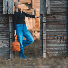 Lade das Bild in den Galerie-Viewer, winternam cityrucksack caja cognac