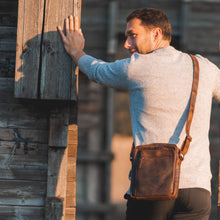 Lade das Bild in den Galerie-Viewer, RICHARD