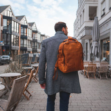 Lade das Bild in den Galerie-Viewer, Winternam Stavanger Lederrucksack cognac