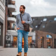 Lade das Bild in den Galerie-Viewer, KYLE