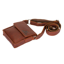 Lade das Bild in den Galerie-Viewer, LYNN