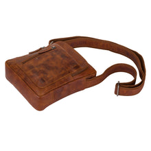 Lade das Bild in den Galerie-Viewer, KYLE