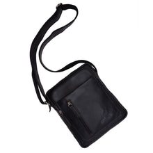 Lade das Bild in den Galerie-Viewer, KYLE