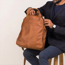 Lade das Bild in den Galerie-Viewer, Winternam Stavanger Lederrucksack cognac