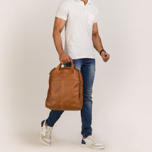Lade das Bild in den Galerie-Viewer, Winternam Stavanger Lederrucksack cognac