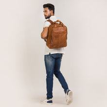 Lade das Bild in den Galerie-Viewer, Winternam Stavanger Lederrucksack cognac