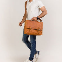 Lade das Bild in den Galerie-Viewer, winternam aktentasche stockholm cognac
