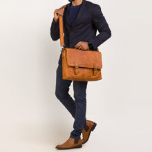 Lade das Bild in den Galerie-Viewer, winternam aktentasche stockholm cognac