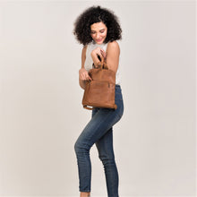 Lade das Bild in den Galerie-Viewer, winternam cityrucksack caja cognac