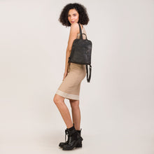 Lade das Bild in den Galerie-Viewer, winternam cityrucksack caja schwarz