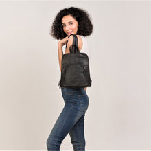 Lade das Bild in den Galerie-Viewer, winternam cityrucksack caja schwarz