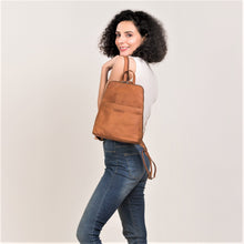 Lade das Bild in den Galerie-Viewer, winternam cityrucksack freya cognac