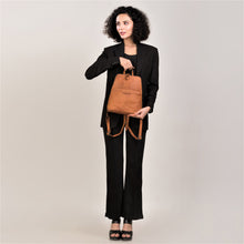 Lade das Bild in den Galerie-Viewer, winternam cityrucksack freya cognac