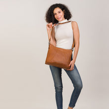 Lade das Bild in den Galerie-Viewer, winternam handtasche saga cognac