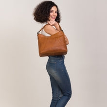 Lade das Bild in den Galerie-Viewer, winternam handtasche saga cognac