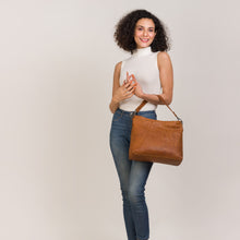 Lade das Bild in den Galerie-Viewer, winternam handtasche saga cognac