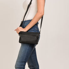 Lade das Bild in den Galerie-Viewer, winternam-kleineumhaengetasche-liv-schwarz