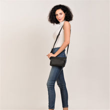 Lade das Bild in den Galerie-Viewer, winternam-kleineumhaengetasche-liv-schwarz