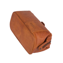 Lade das Bild in den Galerie-Viewer, winternam kosmetiktasche bergen cognac