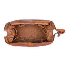 Lade das Bild in den Galerie-Viewer, winternam kosmetiktasche bergen cognac