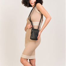 Lade das Bild in den Galerie-Viewer, winternam phonebag lilla schwarz