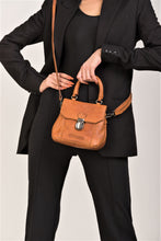Lade das Bild in den Galerie-Viewer, winternam umhaengetasche alva cognac
