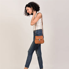 Lade das Bild in den Galerie-Viewer, winternam umhaengetasche alva cognac