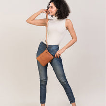 Lade das Bild in den Galerie-Viewer, winternam umhaengetasche maja cognac